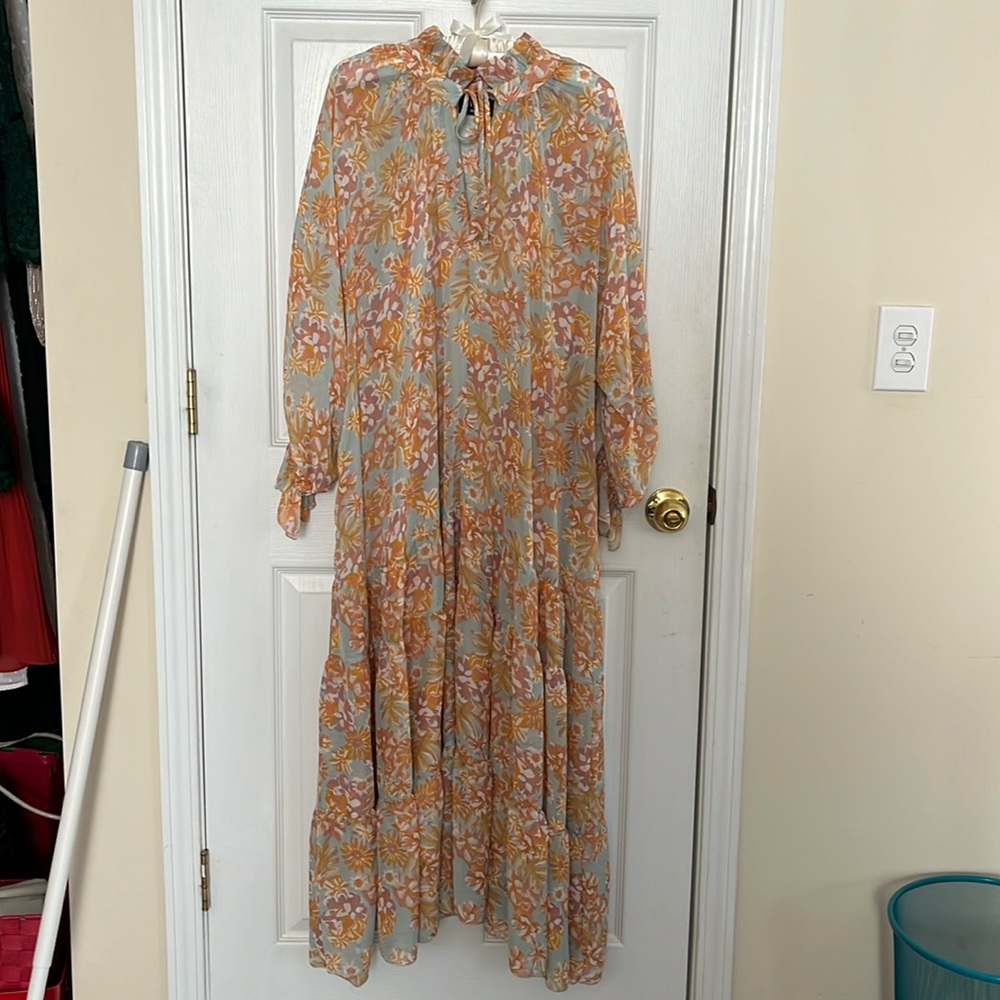 Vici Collection NWOT size med. Bump friendly SF home.